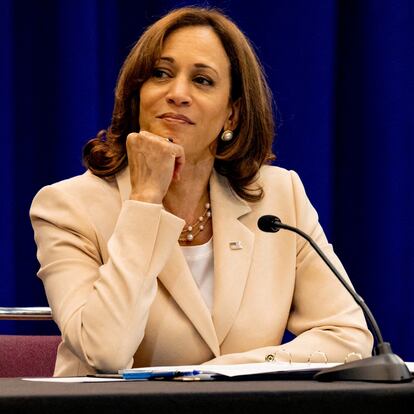 FILE PHOTO: U.S. Vice President Kamala Harris listens during a roundtable discussion at the NAACP National Convention in Atlantic City, New Jersey, U.S., July 18, 2022.  REUTERS/Hannah Beier/File Photo