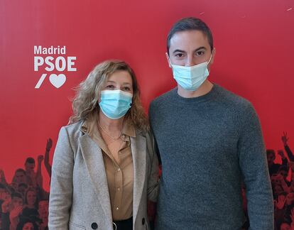 La diputada Marta Bernardo y Juan Lobato, juntos este viernes en la sede del PSOE de Madrid.