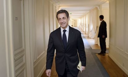 El presidente francés, Nicolás Sarkozy, a su llegada al palacio del Elíseo para participar hoy en una vídeoconferencia con su homólogo estadounidense, Barack Obama, sobre la situación en Siria, Irán y Afganistán.
