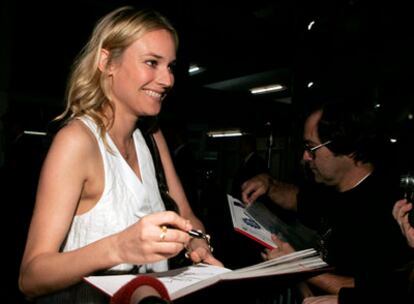 Diane Kruger firma autógrafos el pasado martes.