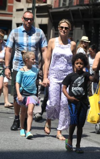 Heidi Klum, con el guardaespaldas Martin Kirsten y dos de sus hijos, en una imagen del 12 de agosto de 2012.