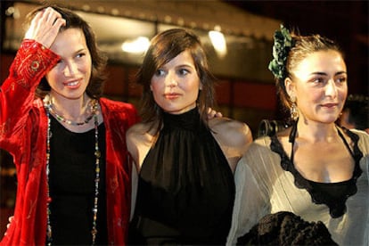 Las actrices Ariadna Gil, Elena Anaya y Candela Peña, a su llegada a la gala española del Festival de Marraquech.