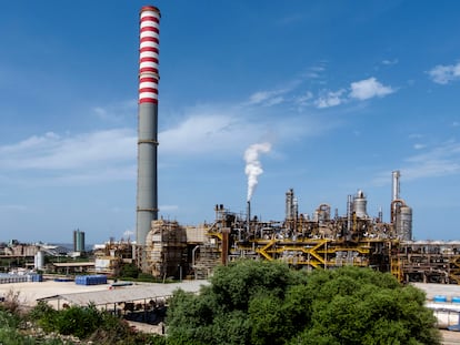 Vista de la refinería de Priolo-Gargallo (Sicilia, Italia), propiedad de la petrolera rusa Lukoil.