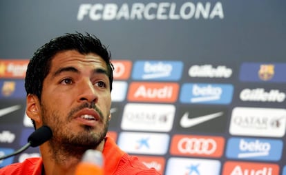 Luis Su&aacute;rez, en la sala de prensa del Barcelona.