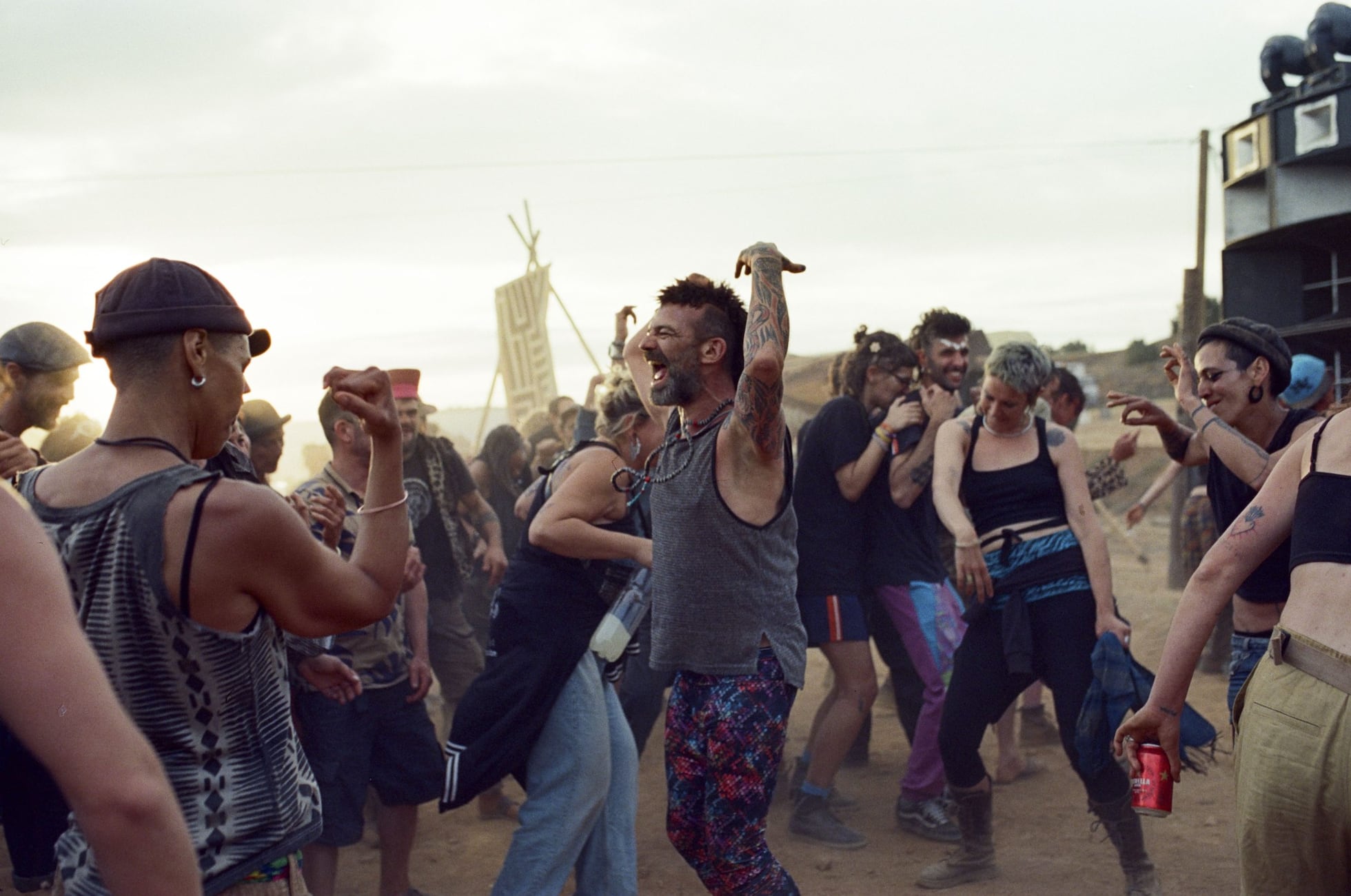 El enigma cultural de la ‘rave’: ¿utopía de baile o brecha de ...