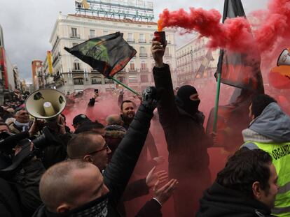 Manifestación de taxistas en sol durante el noveno día de huelga.