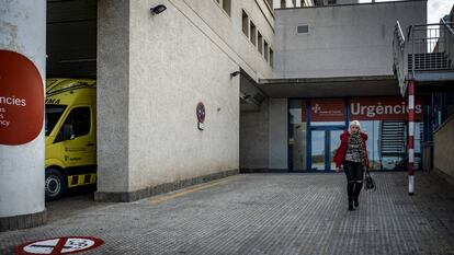 Entrada de las urgencias del hospital de Palamós.