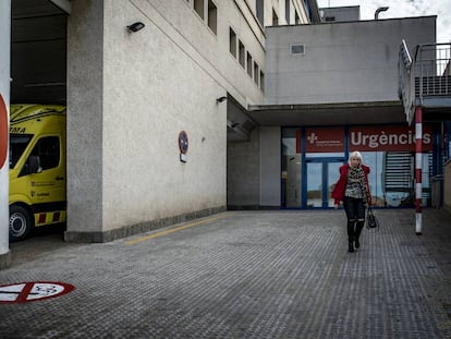 Entrada de las urgencias del hospital de Palamós.