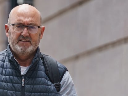 El exdiputado nacional del PSOE Juan Bernardo Fuentes, el miércoles a su salida de la Audiencia Provincial de Santa Cruz de Tenerife.
