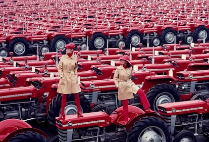 S. t. , 1968-2023. Parque de tractores de Massey-Ferguson, París.