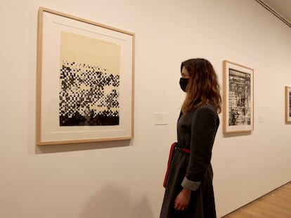 Tres de las obras de la exposición dedicada a Maria Helena Viera da Silva, en el Museo de Bellas Artes de Bilbao.