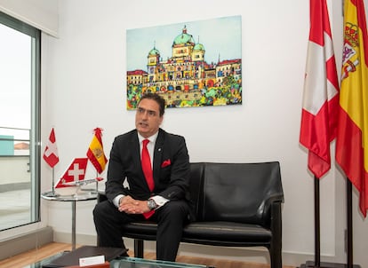Hanspeter Mock, embajador de Suiza en España y Andorra, en la sede de la legación en Madrid.