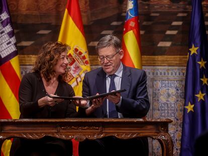 El presidente de la Generalitat, Ximo Puig, y la presidenta del Govern de les Illes Balears, Francina Armengol, presentan las conclusiones de la II Cumbre Comunitat Valenciana-Illes Balears, este jueves en el Palau de la Generalitat..