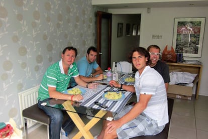 Un hogar en wimbledon. Junio de 2010. Almuerzo en la casa donde se instala Nadal con su equipo para disputar
el torneo de Wimbledon.