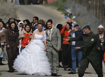 Arwad Abu Shahin y Muhamed Hared se conocieron en Jordania hace dos años y han decidido casarse a pesar de que para ella supone el abandono de su familia.