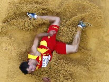 Eusebio Cáceres, durante la final de salto de longitud