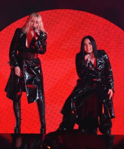 Demi Lovato y Christina Aguilera (izquierda) en mayo en los Premios Billboard en Las Vegas.