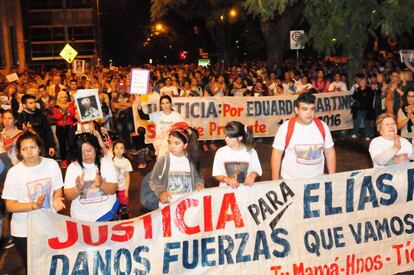 Familiares de v&iacute;ctimas en la movilizaci&oacute;n de este jueves en Rosario.