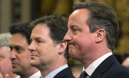 De derecha a izquierda, Cameron, Clegg y Miliband, en el Parlamento británico en febrero