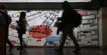 Mural en homenaje a Lina Morgan en el metro de La Latina.