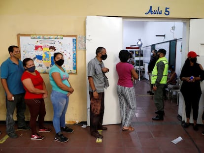 Colas para votar en un colegio electoral venezolano, el pasado domingo.