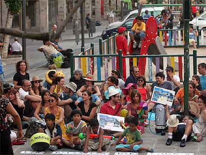 Ya están los bañistas, sólo falta la playa