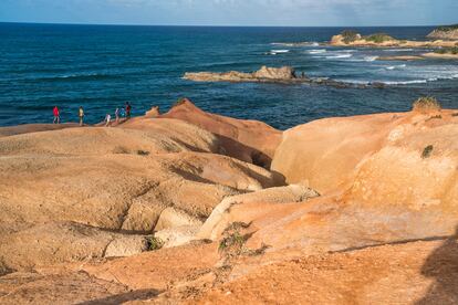 Las Red Rocks, unos acantilados de color rojizo cerca de Calibishi.