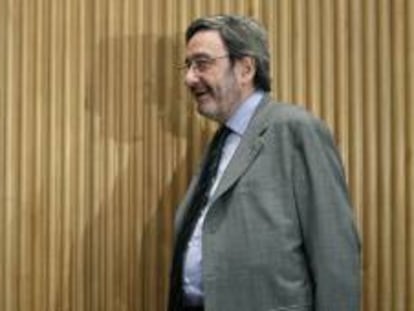 El expresidente de CaixaCatalunya Narcís Serra al comienzo de su comparecencia.