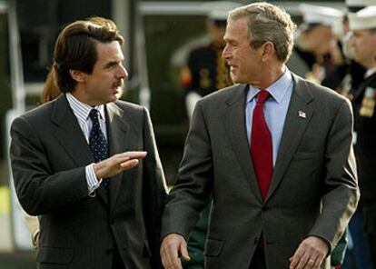 José María Aznar y George W. Bush, en la residencia del presidente norteamericano en Camp David, en mayo de 2002.