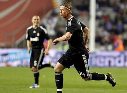 Guti celebra su gol ante el Espanyol