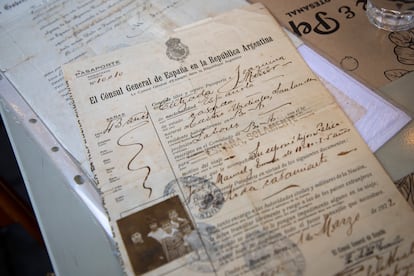 Un documento de 1922, es decir de 100 años de antigüedad, que De Hoz presentó como parte de su trámite de nacionalidad.