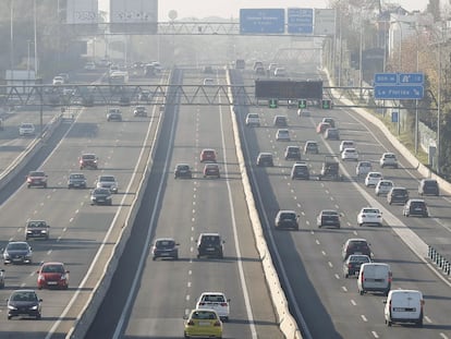 Tráfico en la autovía A-6, a la salida de Madrid.