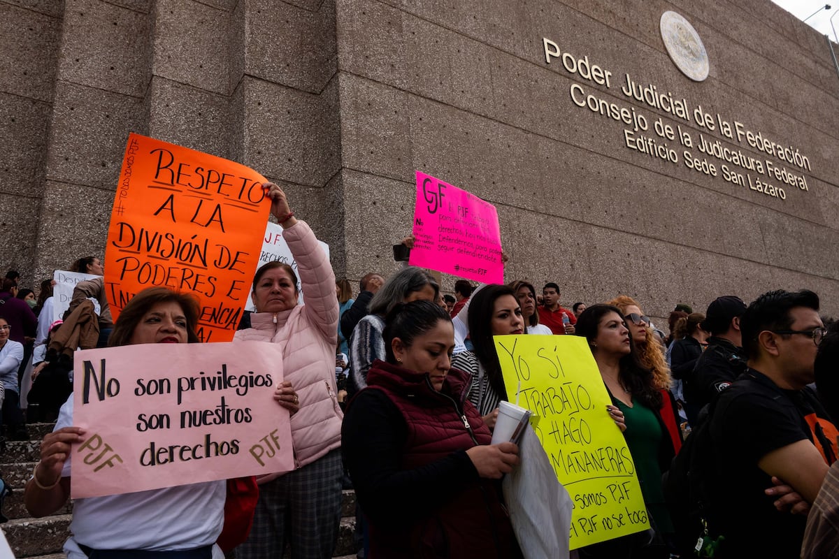 Los trabajadores del Poder Judicial en México comienzan un paro de seis ...
