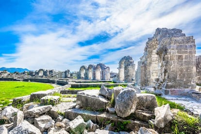 La ciudad de Salona es el yacimiento más importante de Croacia, con templos, un cementerio o el anfiteatro. Parte de su historia se cuenta en el Museo Arqueológico de Split.