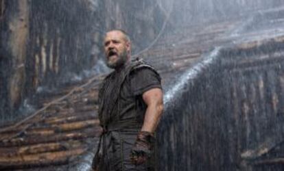 Russell Crowe, como Noé, na a porta do cofre