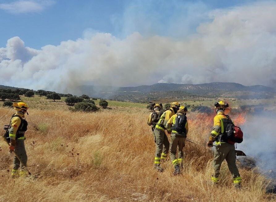 Madrid registra un tercer incendio que obliga a evacuar una urbanización y un centro residencial