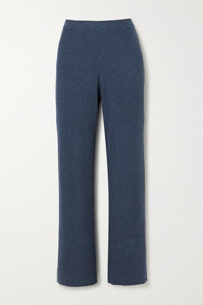 ¿Eres de las que crees que jamás llevarás unos pantalones de punto porque no puedes renunciar a tus vaqueros? Hazte entonces con estos de un irresistible color denim de la marca Skin. Cuestan 177 euros.