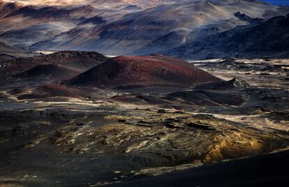 Vista desde el cráter Hverfell, uno de los sí­mbolos de Mytvan. Se trata de una zona con gran actividad volcánica y que conforma paisajes asombrosos.