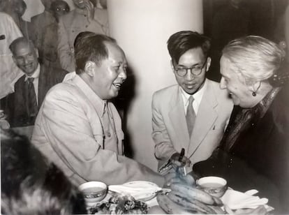 Pasionaria, con Mao Tse-Tung durante su visita a China, en septiembre de 1956.