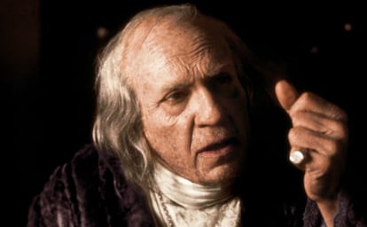 'Amadeus', de Milos Forman (1984) fue la película que finalmente le valió el Oscar al maquillador. Para entonces, Dick Smith más de 40 años trabajando en Hollywood. Su trabajo dentro del filme consistió únicamente en poner en pie el ejercicio de ingeniería que suponía envejecer más de 40 años a F. Murray Abraham. Durante la película, el actor tenía 45 años y debía aparentar más de 80.