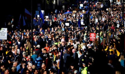 Miles de simpatizantes de la Unión Europea, durante la marchar de Londres para pedir un segundo referéndum sobre la salida de Reino Unido del bloque europeo.