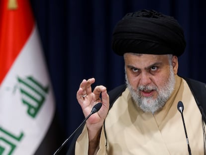 Múqtada al Sadr durante un discurso pronunciado el lunes por la noche tras conocerse los resultados preliminares de las elecciones de Irak.