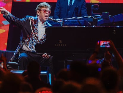 Elton John, durante su último concierto, el sábado en Estocolmo.