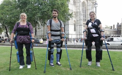 Tres pacientes usan 'Rewalk' en Londres.