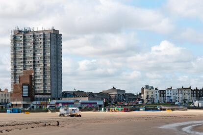 El edificio Arlington frente a la playa en Kent.