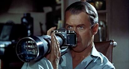 James Stewart en un momento de ‘La ventana indiscreta’, de Alfred Hitchcock. 