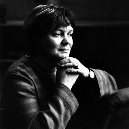 La escritora y filósofa irlandesa Iris Murdoch (1919-1999).