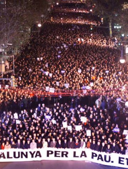 Manifestació a Barcelona en protesta per l'assassinat d'Ernest Lluch a mans d'ETA.