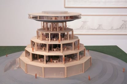 'Campus o la Babel del conocimiento, 2002-2004' de Carlos Garaicoa.