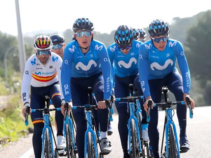 Valverde, Soler y Mas, al frente del Movistar durante una concentración en enero pasado.